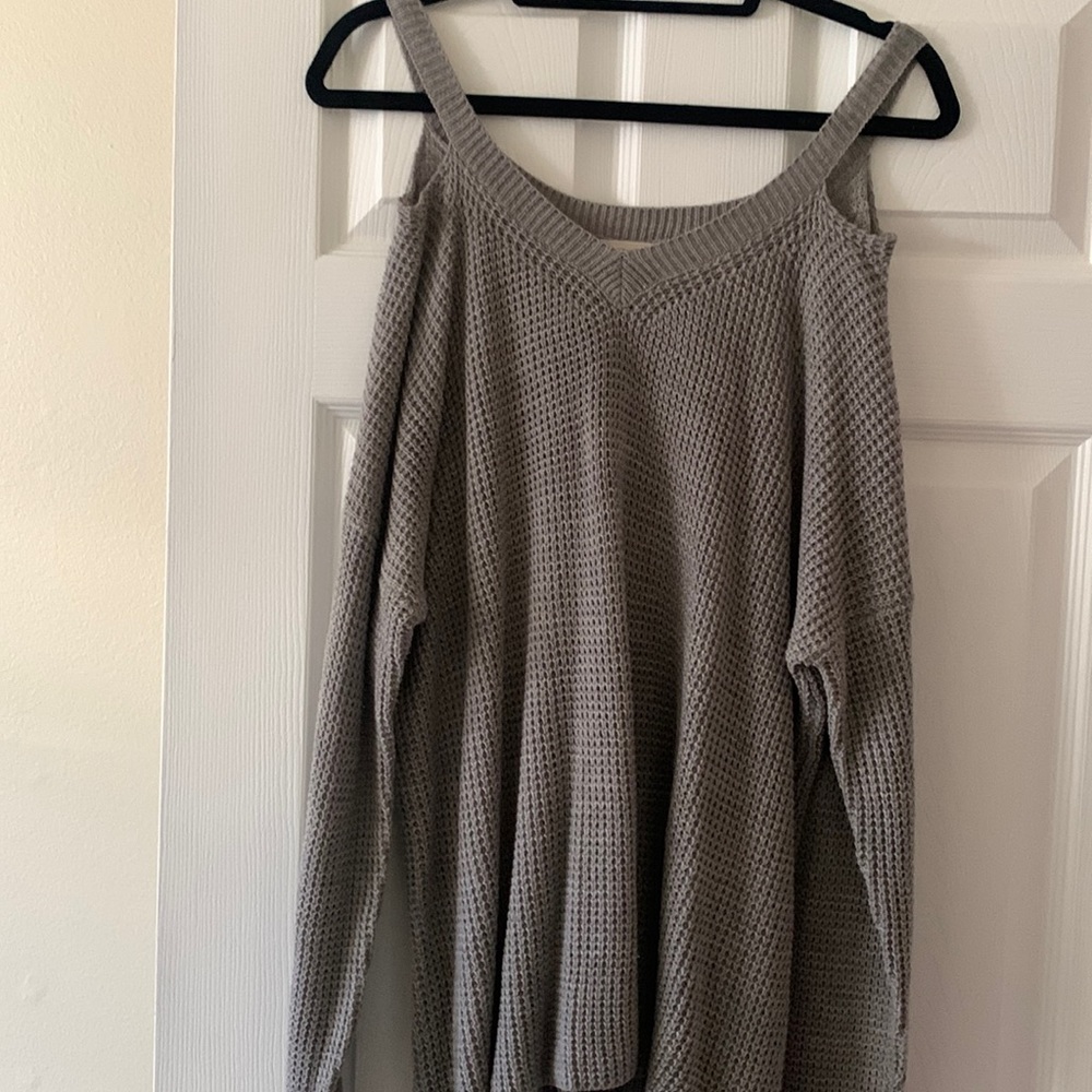 Great condition. Off shoulder lightweight sweater